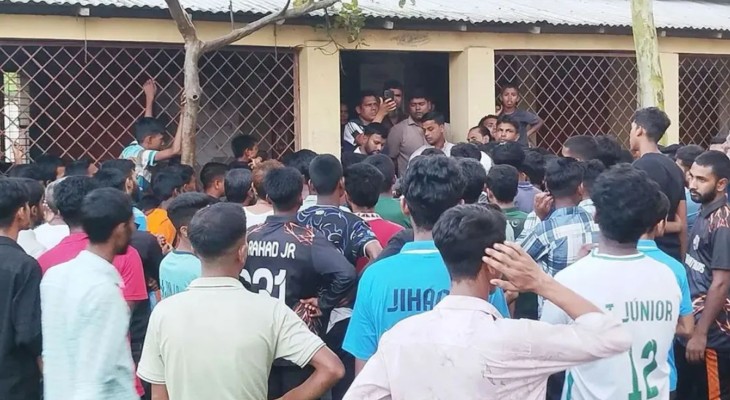 এসএসসি পরীক্ষায় গণফেল, শিক্ষকদের তালাবদ্ধ রেখে বিক্ষোভ